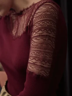 Shirt Mit Spitze|Wolle-Seide Shirts^Oscalito Wolle-Seide LANGARMSHIRT gerippt mit Spitze von weinrot